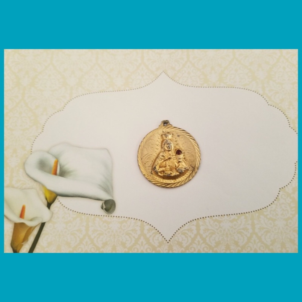 Vintage St Barbara Catholic Religious Gold Tone Medal Medallion Charm Pendant - Picture 7 of 8